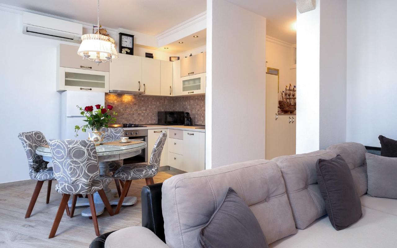 Villa Capitis In The Center- Luxury Apartment With Swimming Pool Hvar Town Eksteriør bilde