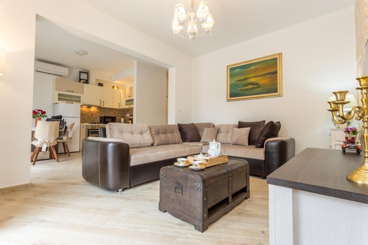 Villa Capitis In The Center- Luxury Apartment With Swimming Pool Hvar Town Eksteriør bilde