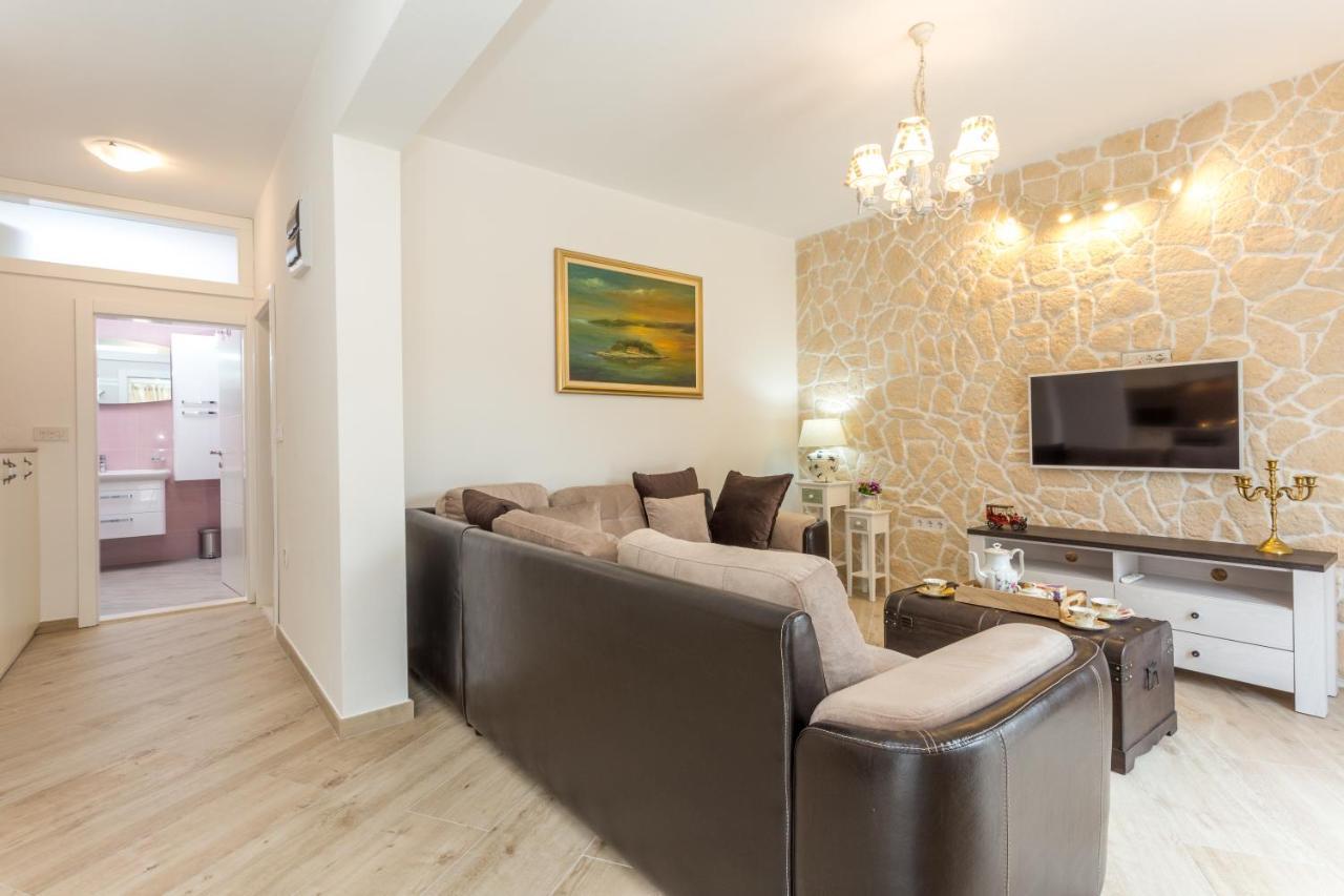 Villa Capitis In The Center- Luxury Apartment With Swimming Pool Hvar Town Eksteriør bilde