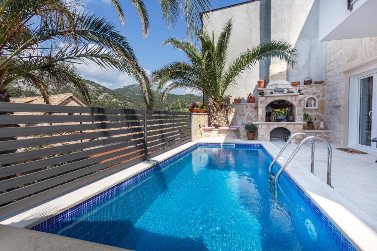 Villa Capitis In The Center- Luxury Apartment With Swimming Pool Hvar Town Eksteriør bilde