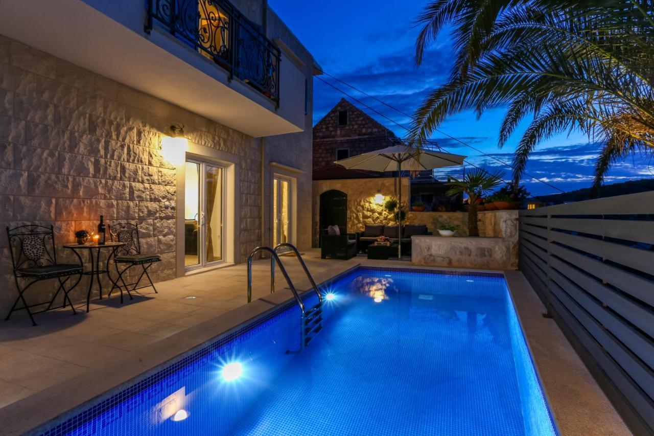 Villa Capitis In The Center- Luxury Apartment With Swimming Pool Hvar Town Eksteriør bilde