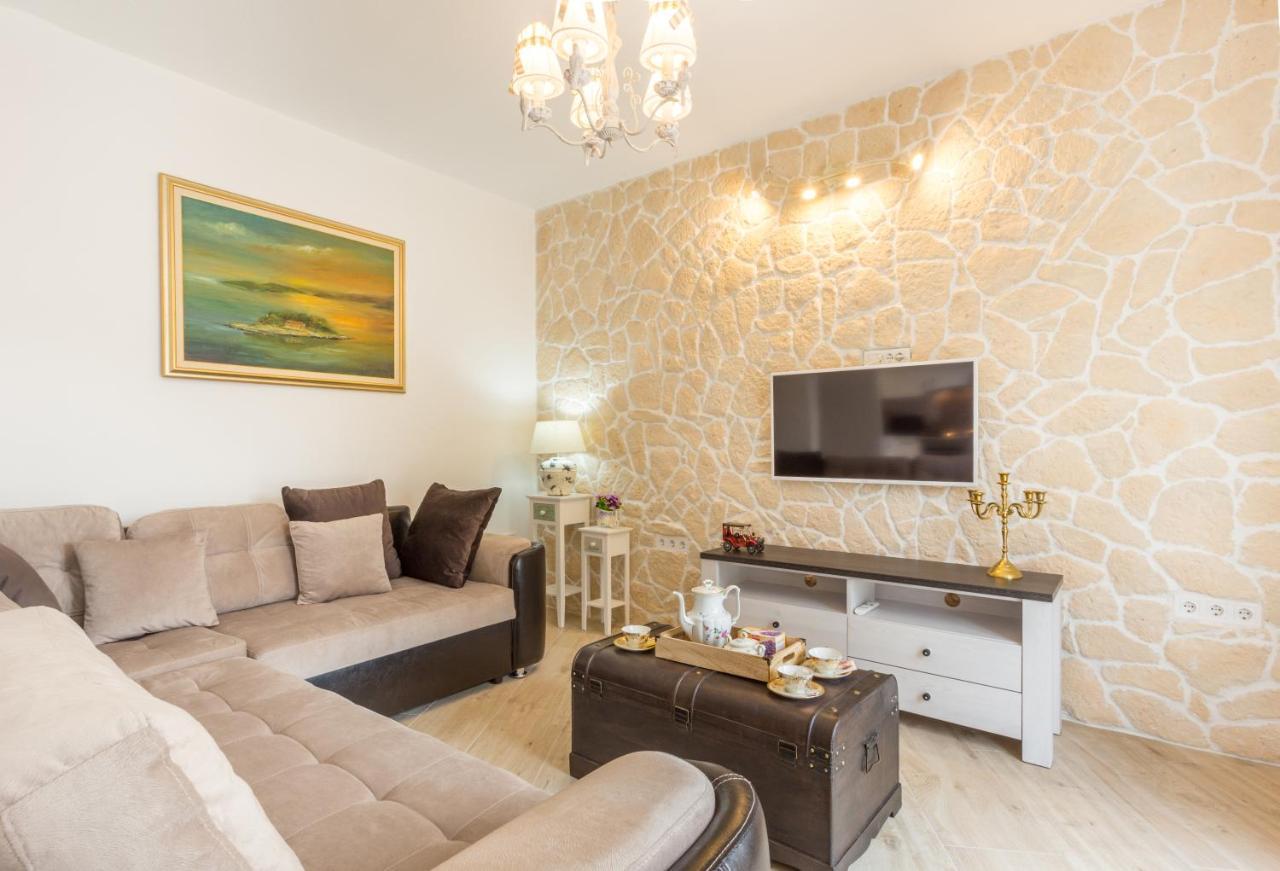 Villa Capitis In The Center- Luxury Apartment With Swimming Pool Hvar Town Eksteriør bilde